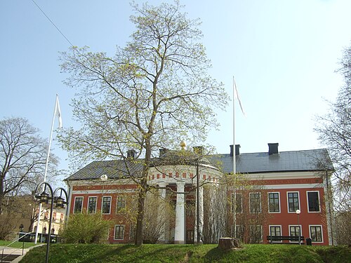 Härnösand uppdrar sophämtningen till ett eget bolag i strid mot lagen.